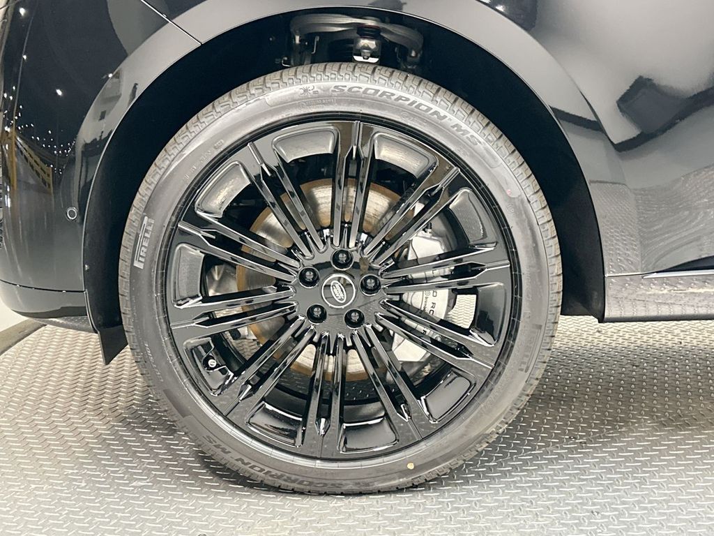 2025 Land Rover Range Rover SE 4