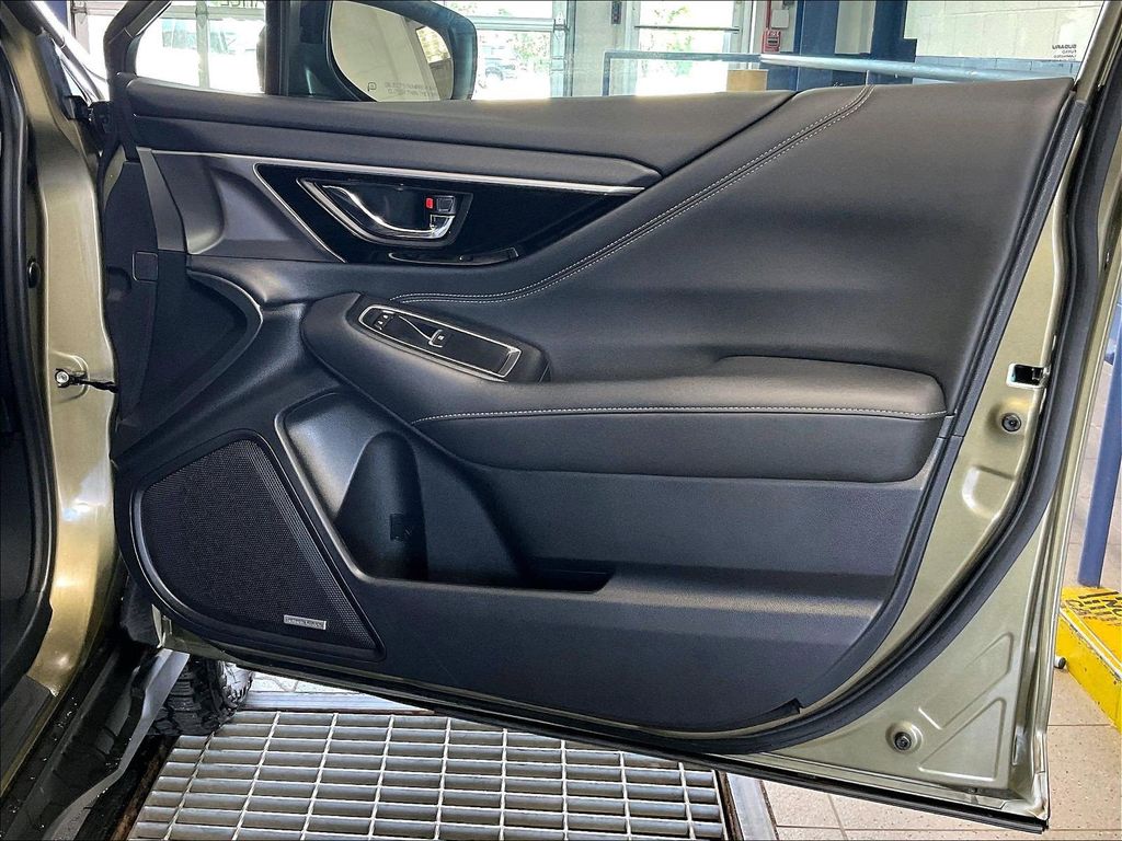 2020 Subaru Outback — photo 12