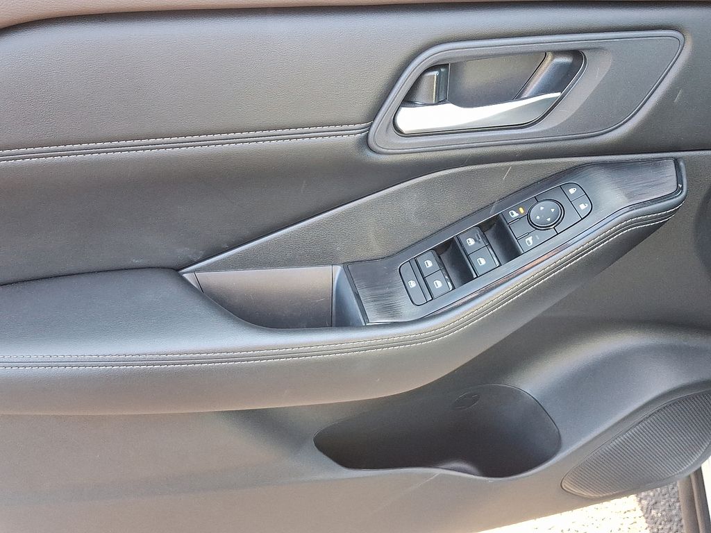 Thumbnail: 2023 Nissan Rogue - 13