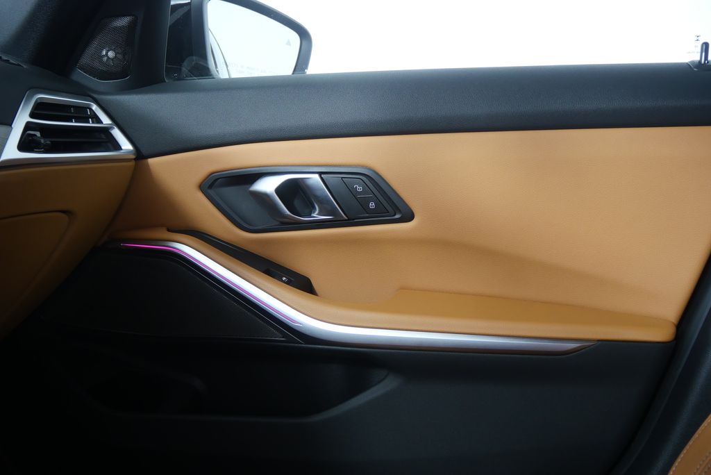 Thumbnail: 2025 BMW 3 Series - 26