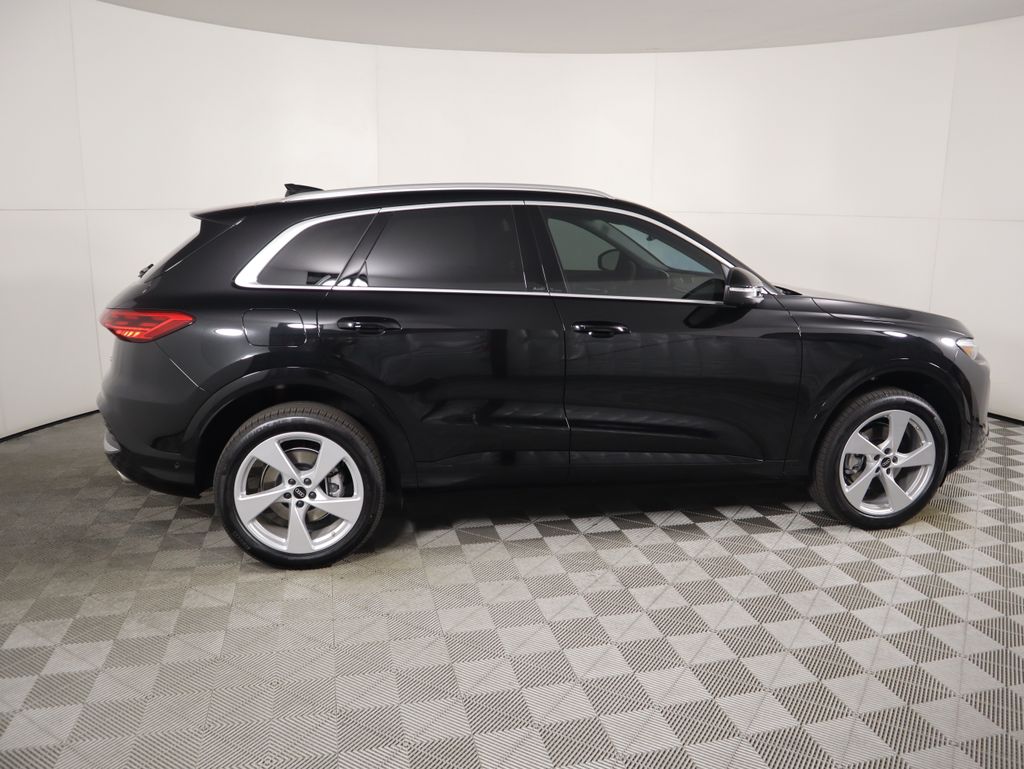 Thumbnail: 2025 Audi Q5 - 4