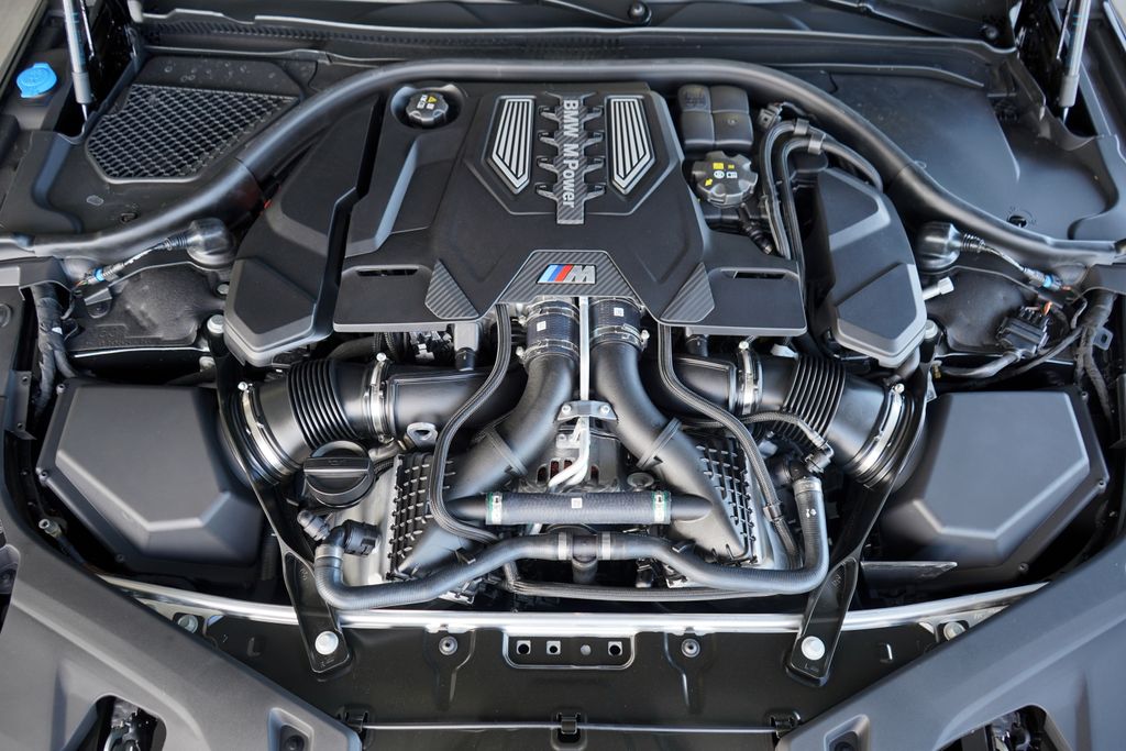 Thumbnail: 2025 BMW M8 - 23