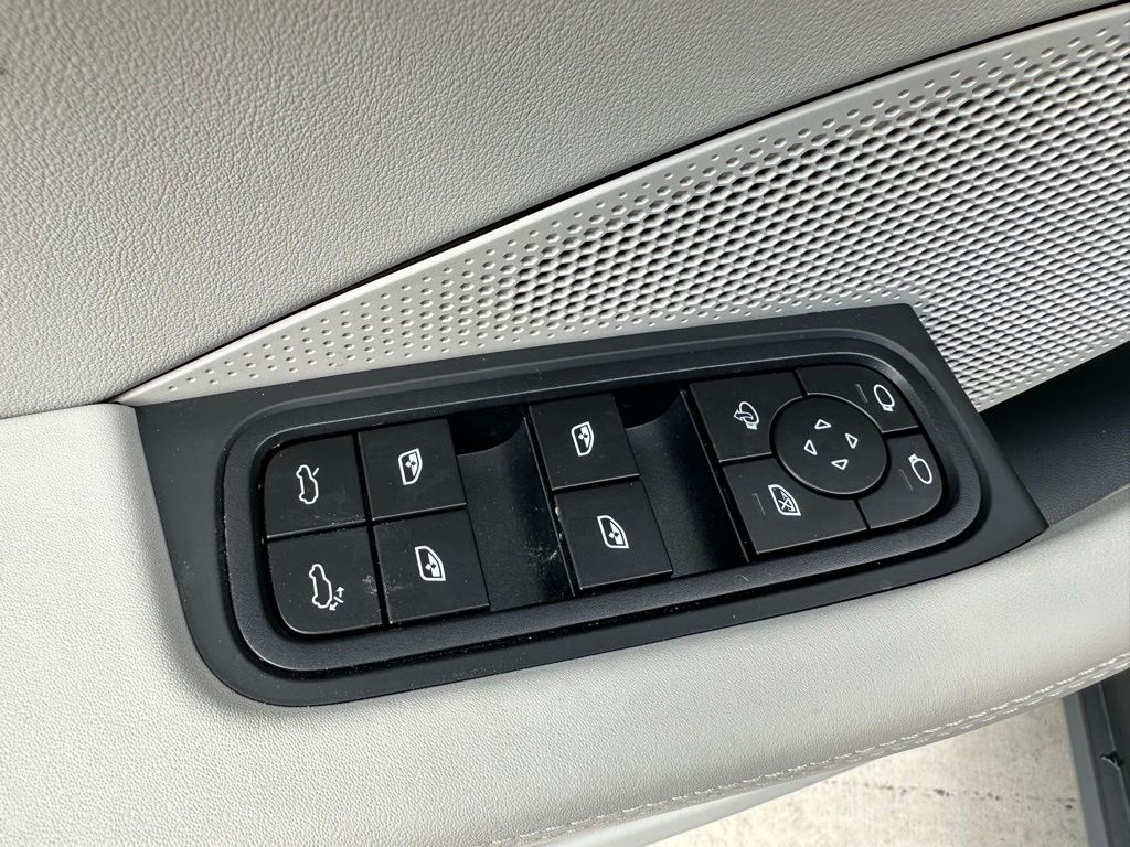 Thumbnail: 2025 Porsche Macan - 20