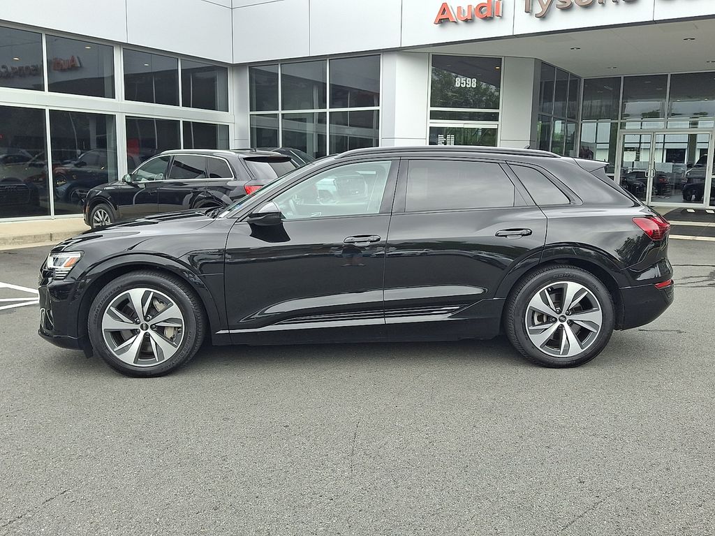 Thumbnail: 2024 Audi Q8 e-tron - 7
