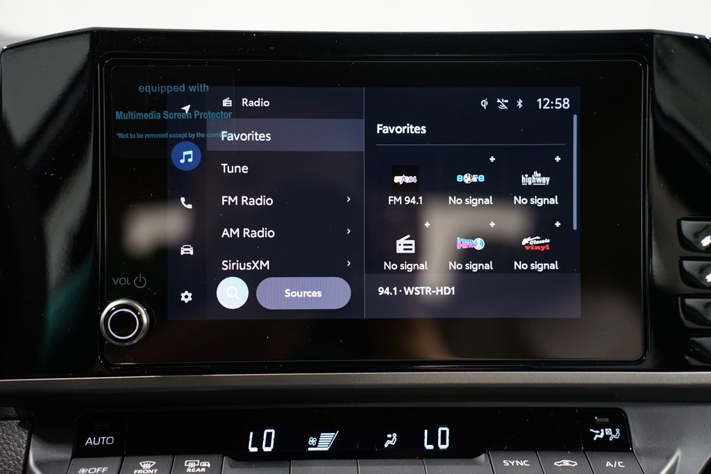 2025 Toyota Camry SE 19