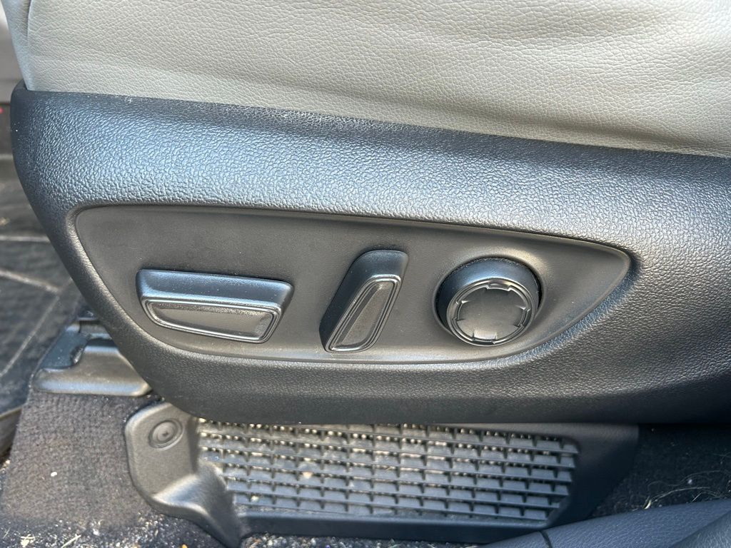 Thumbnail: 2023 Toyota Sienna - 17