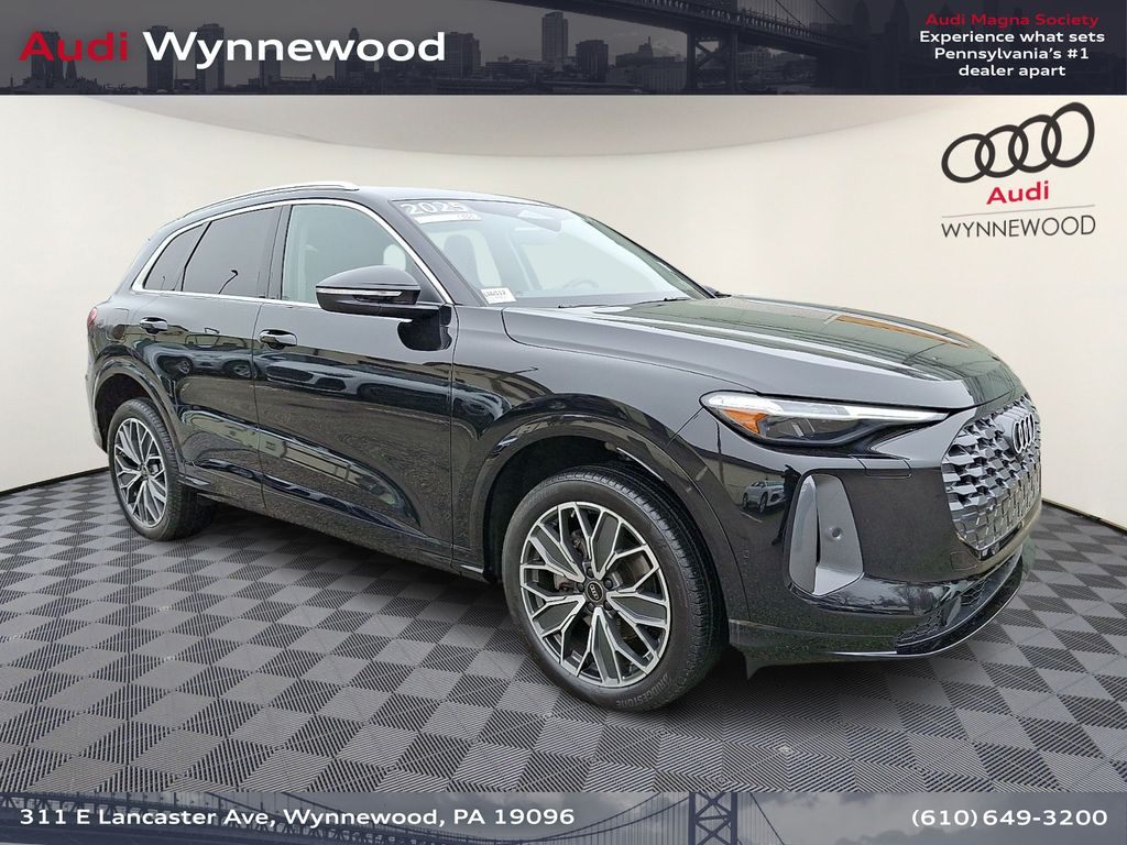 Mythos Black Metallic 2025 Audi Q5 quattro Premium Plus 40 TFSI SUV / Crossover All-Wheel Drive 7-Speed Automatic