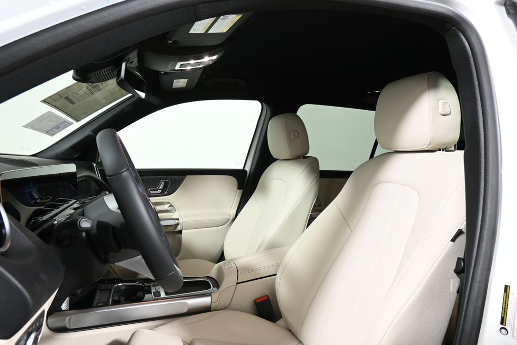 2025 Mercedes-Benz GLB 250 14