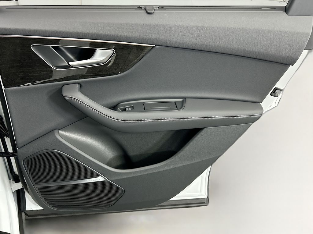 Thumbnail: 2026 Audi Q7 - 27