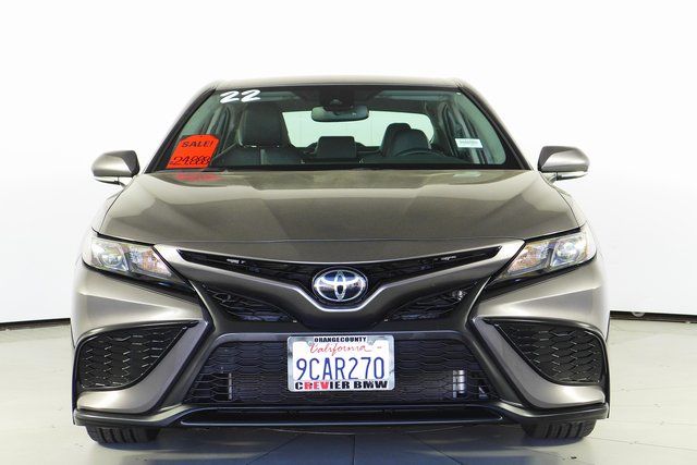 2022 Toyota Camry SE 3