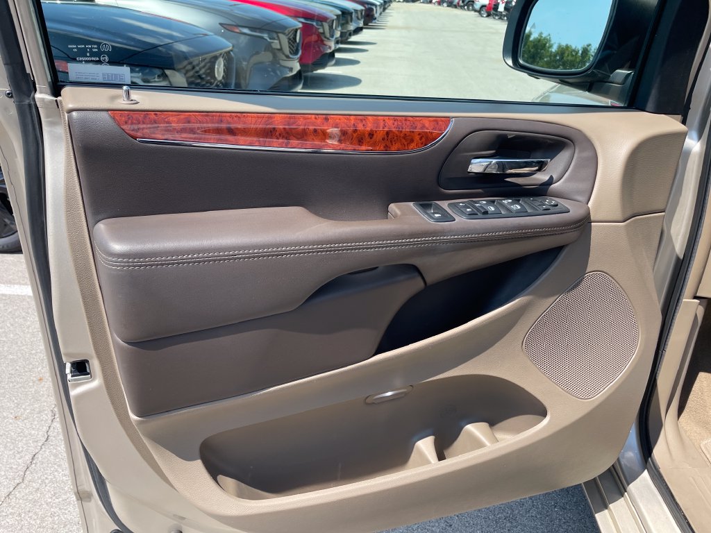 2013 Chrysler Town & Country #24