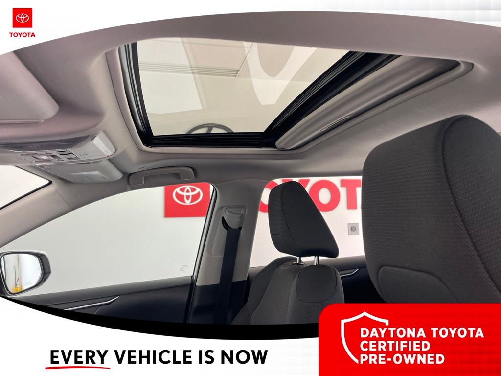2024 Toyota RAV4 XLE - Photo 31
