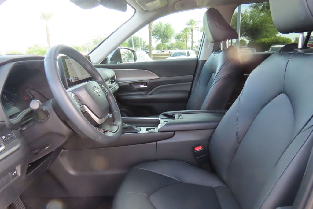 Thumbnail: 2024 Toyota Grand Highlander - 18