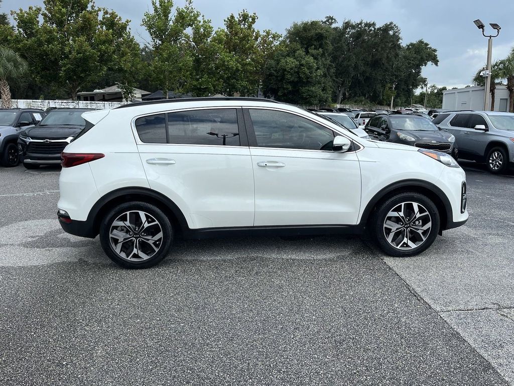 2022 Kia Sportage EX 4