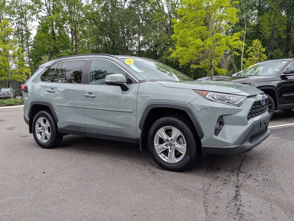 2021 Toyota RAV4 Hybrid XLE