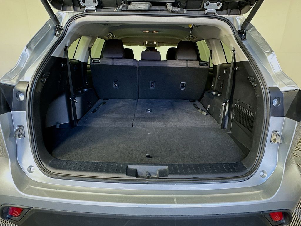 Thumbnail: 2024 Toyota Highlander - 25