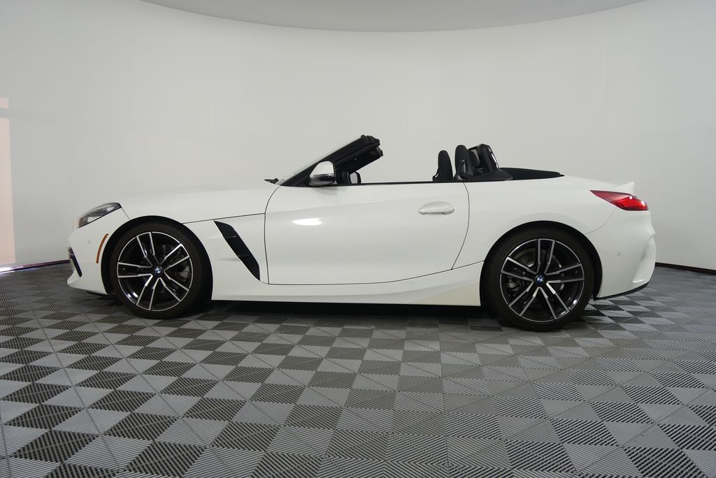 Thumbnail: 2022 BMW Z4 - 9