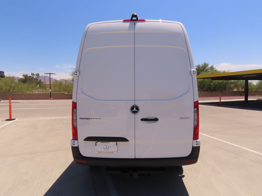Thumbnail: 2025 Mercedes-Benz Sprinter - 6
