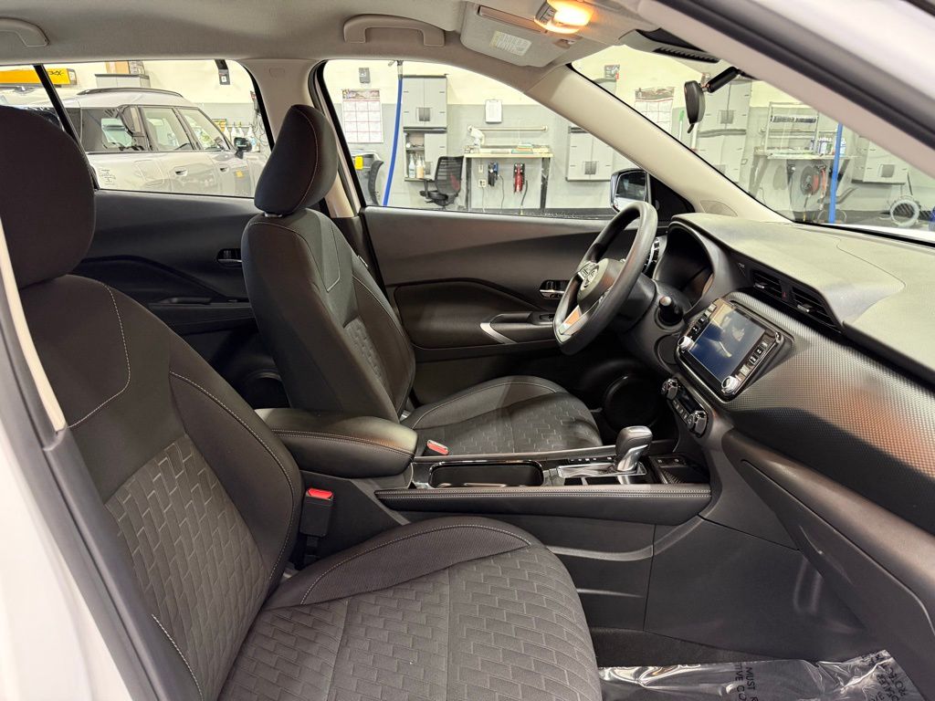 2022 Nissan Kicks SV 29