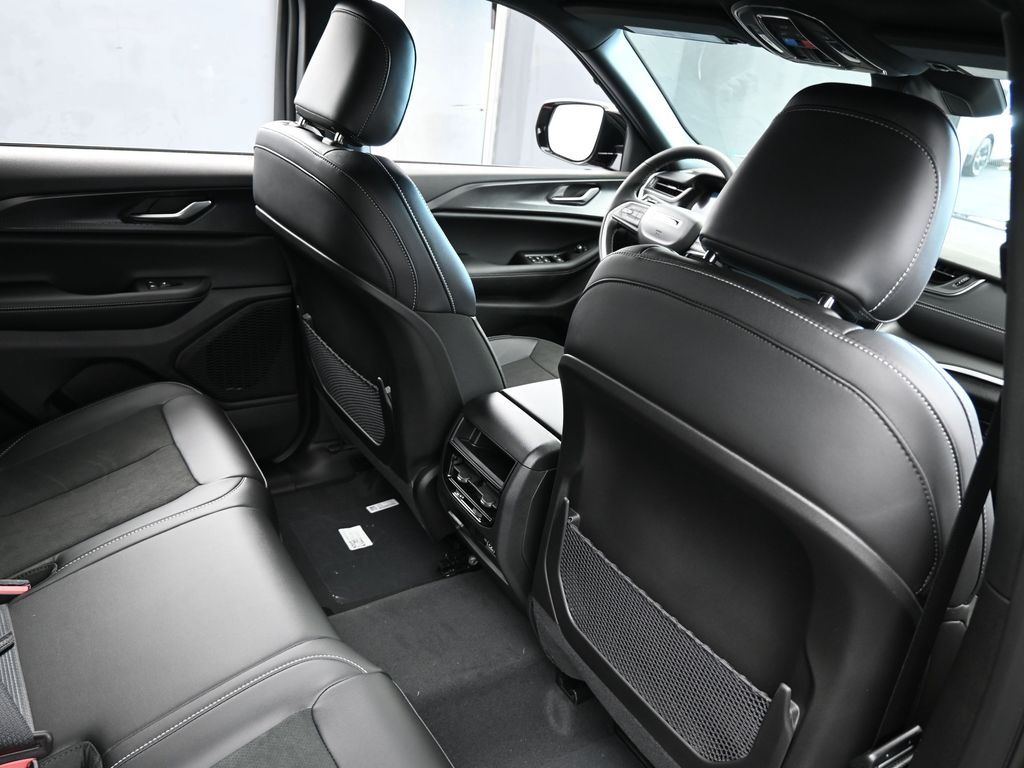 New 2025 Velvet Red Pearlcoat Jeep Laredo image 37