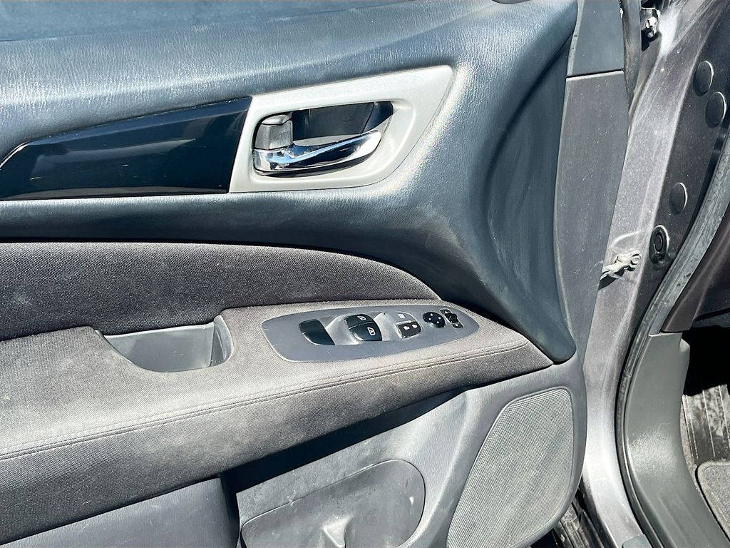 Used 2017 Gray Nissan SV image 17