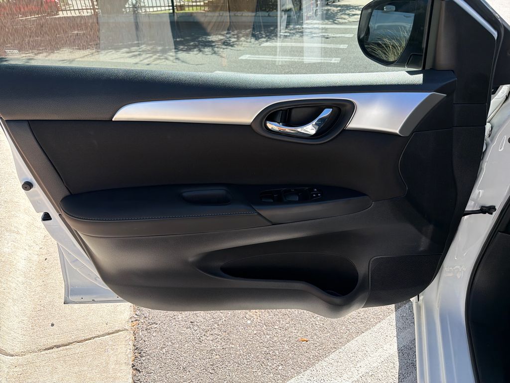 Used 2018 White Nissan S image 17