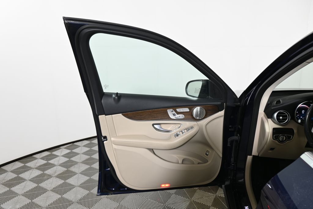 Thumbnail: 2021 Mercedes-Benz GLC - 30