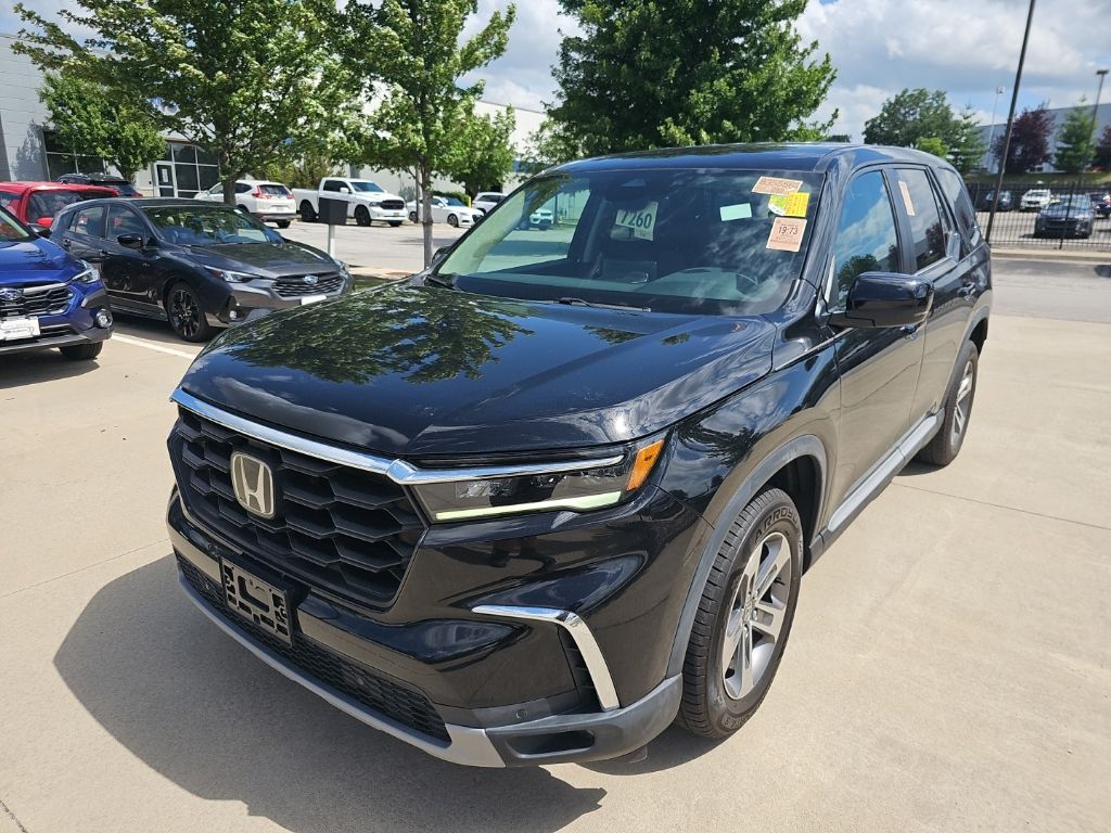 2023 Honda Pilot EX-L AWD with Captains Chairs