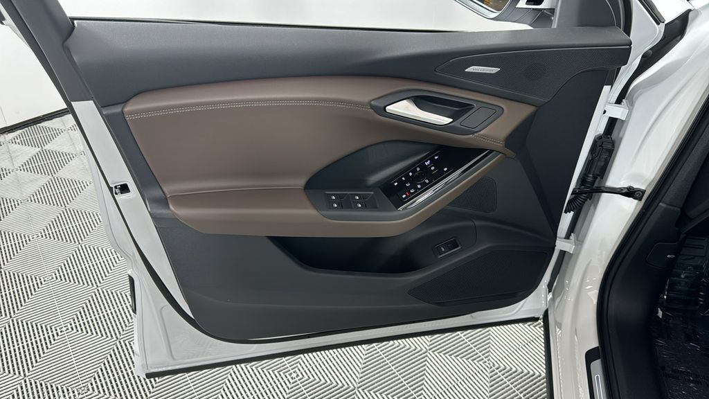 2025 Audi Q6 e-tron Premium 24