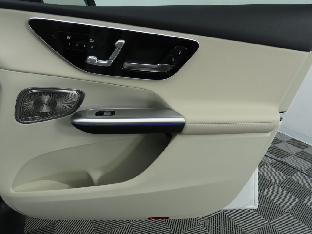 Thumbnail: 2025 Mercedes-Benz GLC - 27