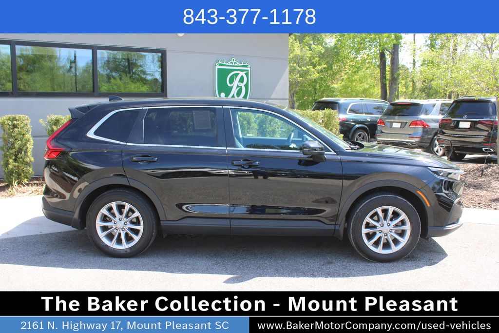 View vehicle photo 3