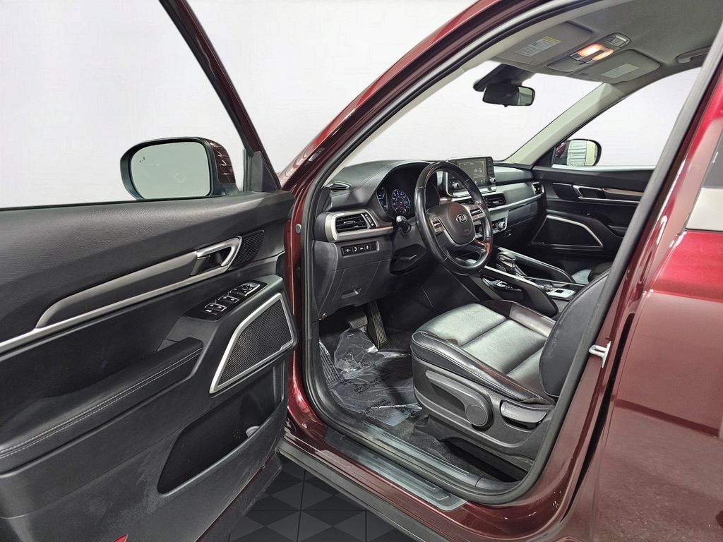 Used 2021 Purple Kia LX image 17