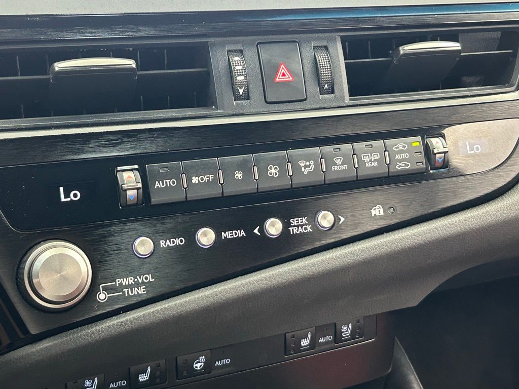 Used 2023 White Lexus 300h image 14