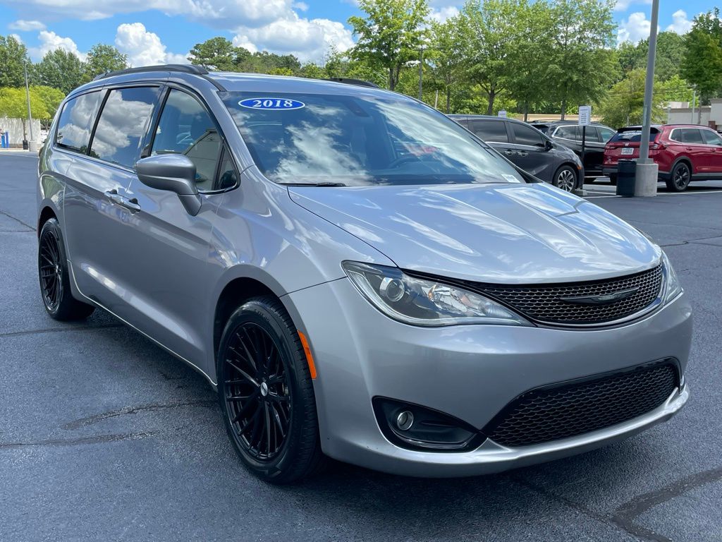 Thumbnail: 2018 Chrysler Pacifica - 8