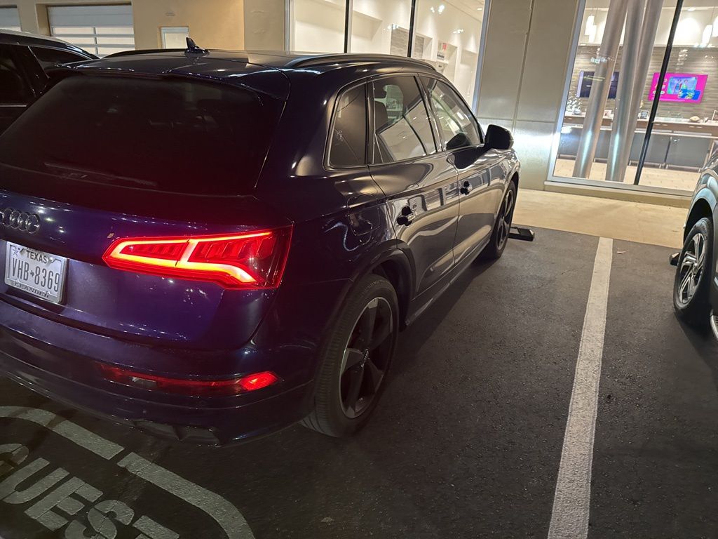 Thumbnail: 2020 Audi SQ5 - 10
