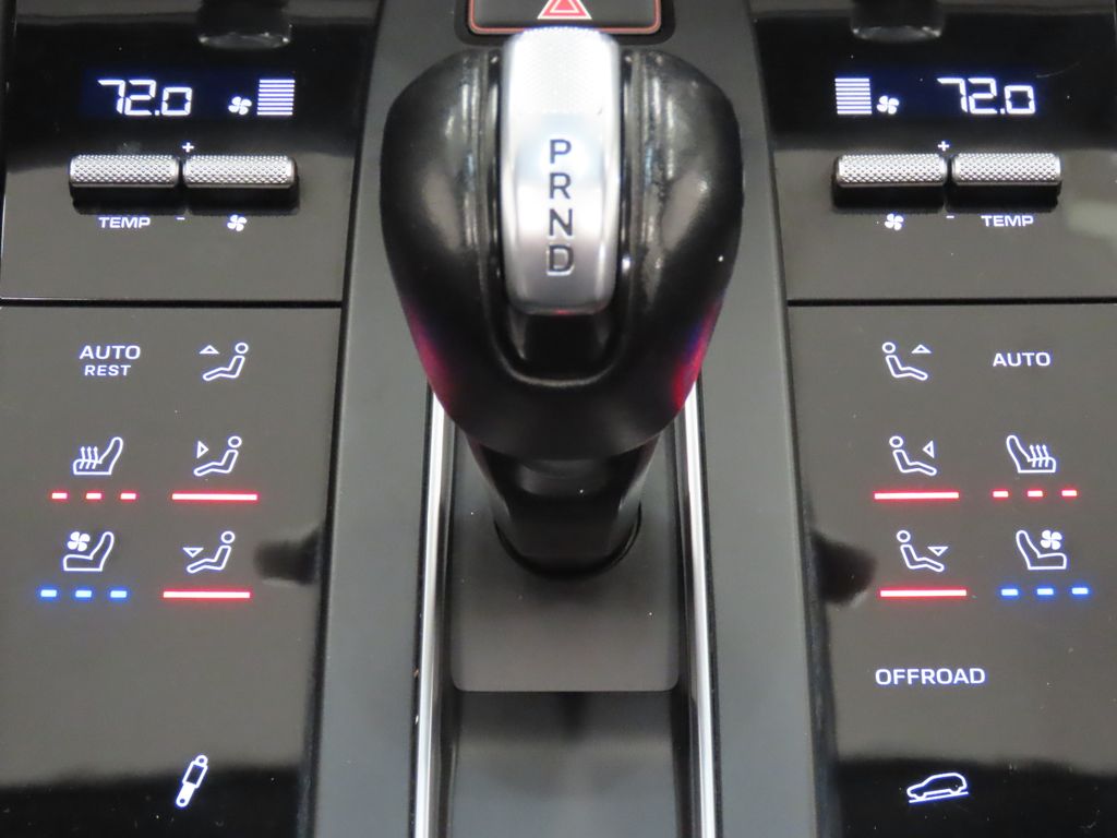 Thumbnail: 2022 Porsche Macan - 28