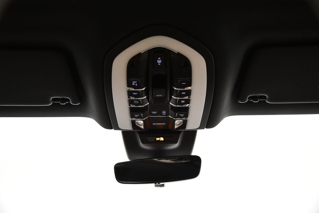 Thumbnail: 2025 Porsche Macan - 17