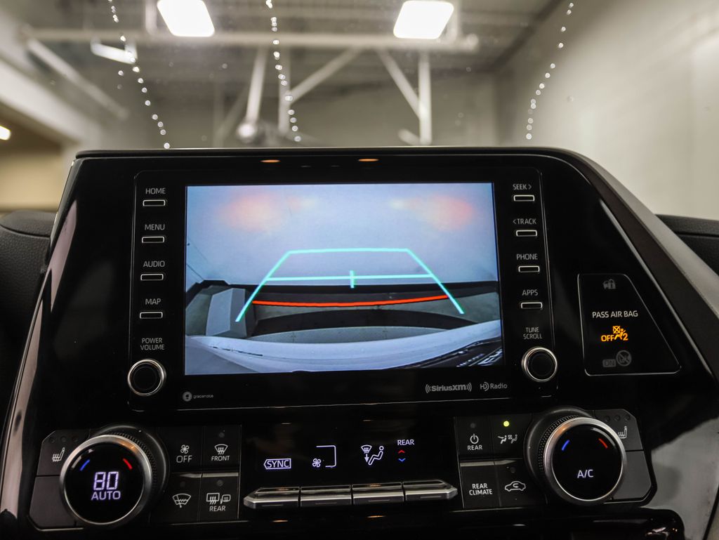 2021 Toyota Highlander XLE 17