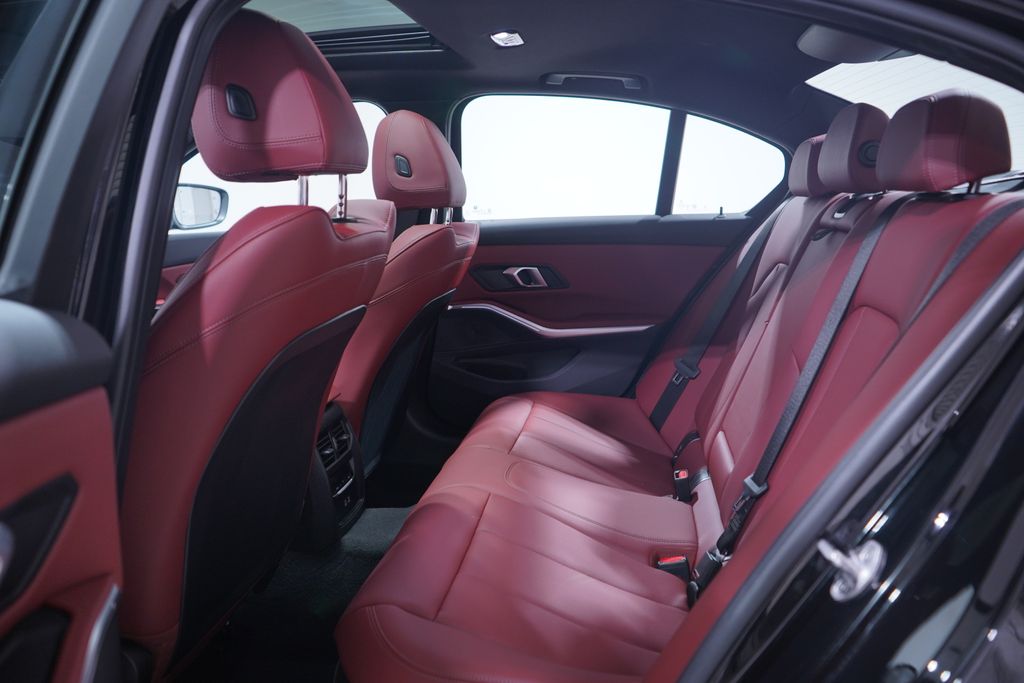 Thumbnail: 2025 BMW 3 Series - 9