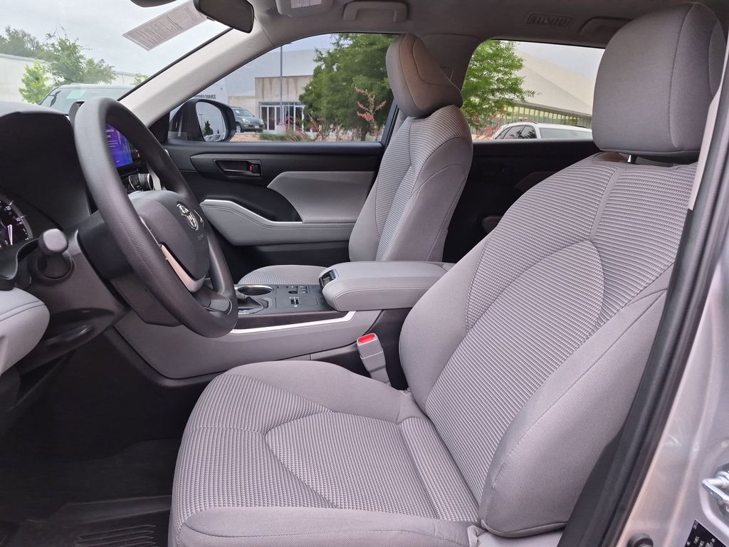 Used Car 2023 Toyota Highlander  L For Sale Under $40,000 In Austin, Texas