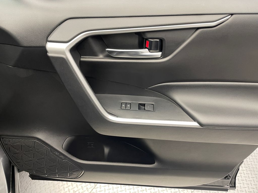 2024 Toyota RAV4 XLE 15