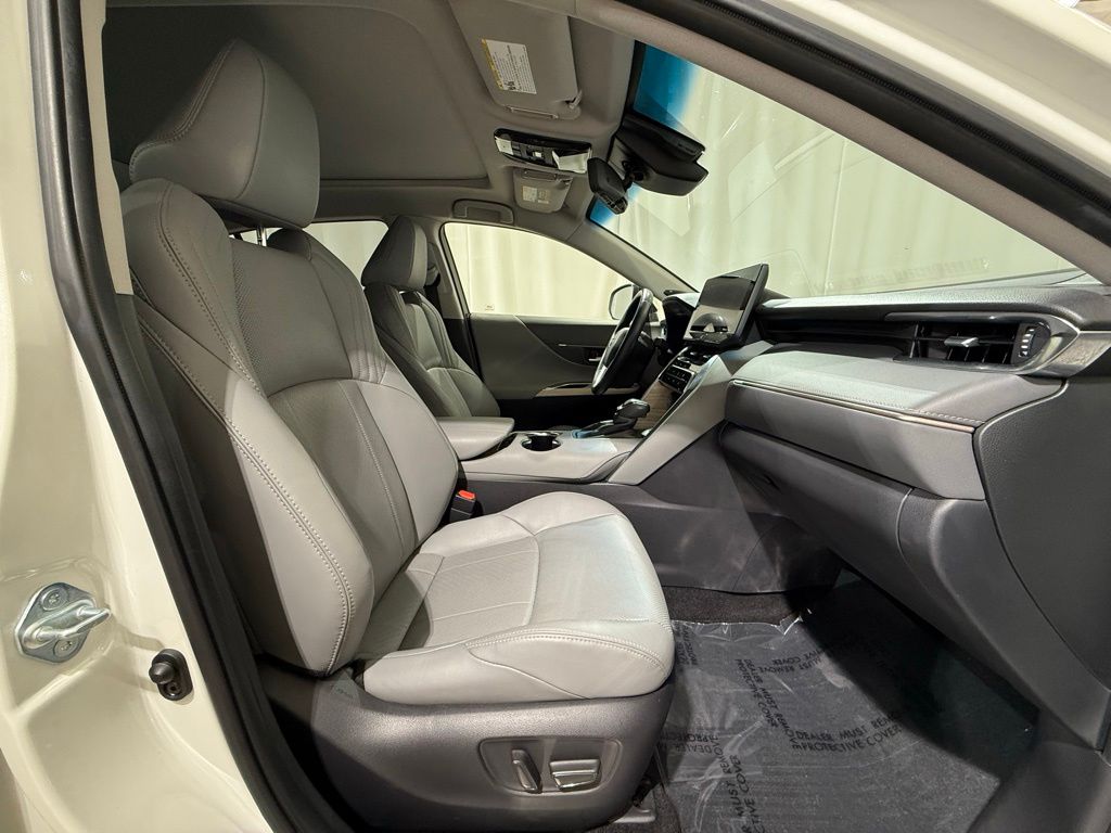 Thumbnail: 2021 Toyota Venza - 10