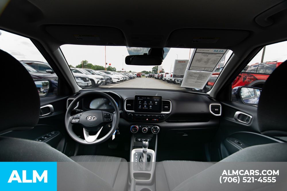 2025 Hyundai Venue SE photo 9