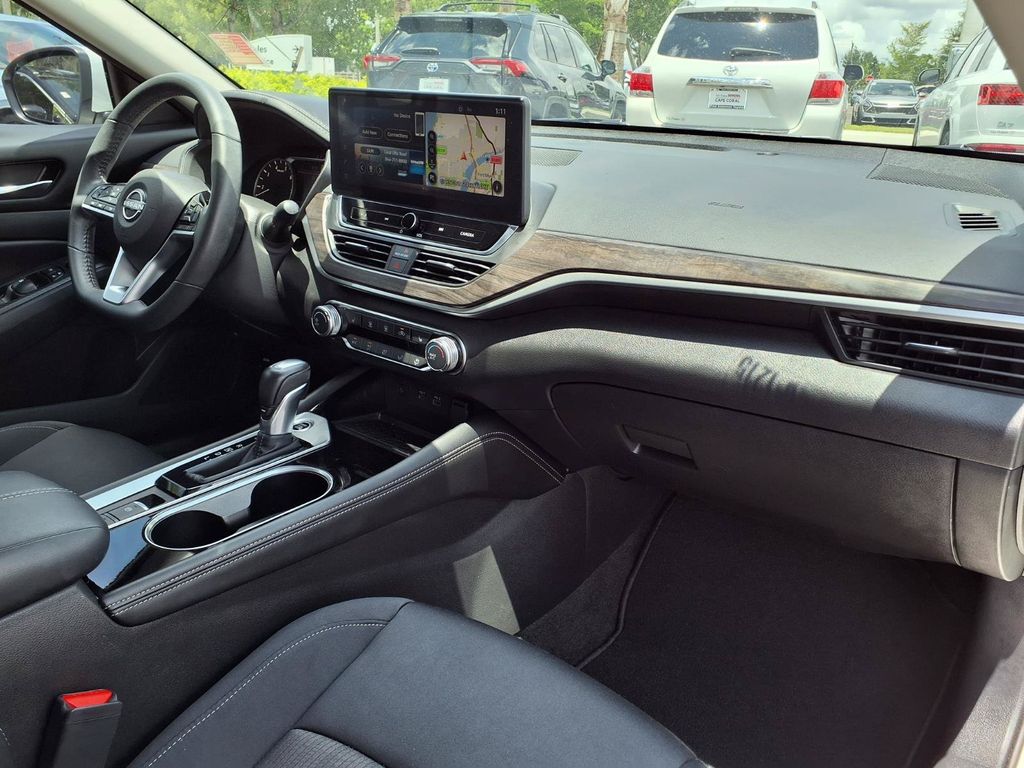 Used 2024 Nissan Altima Sedan