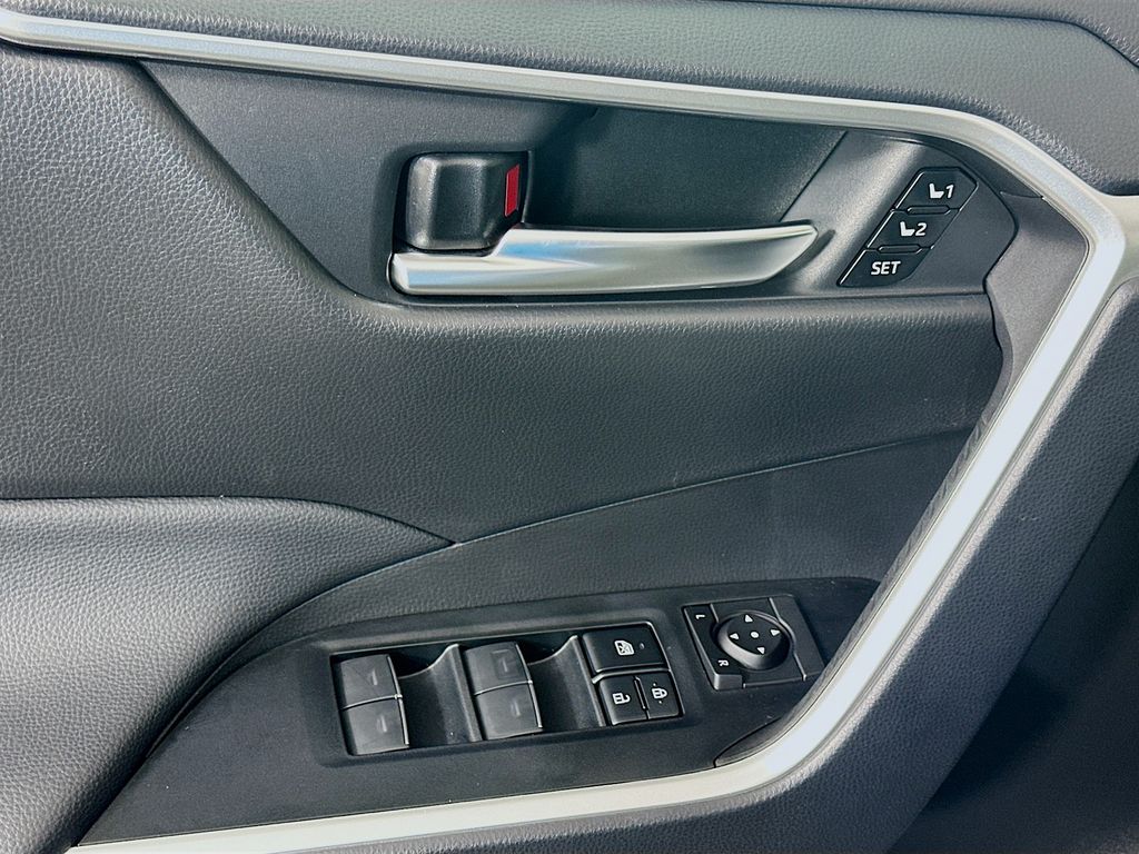 Thumbnail: 2025 Toyota RAV4 - 18