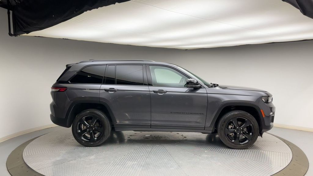 Thumbnail: 2024 Jeep Grand Cherokee - 9