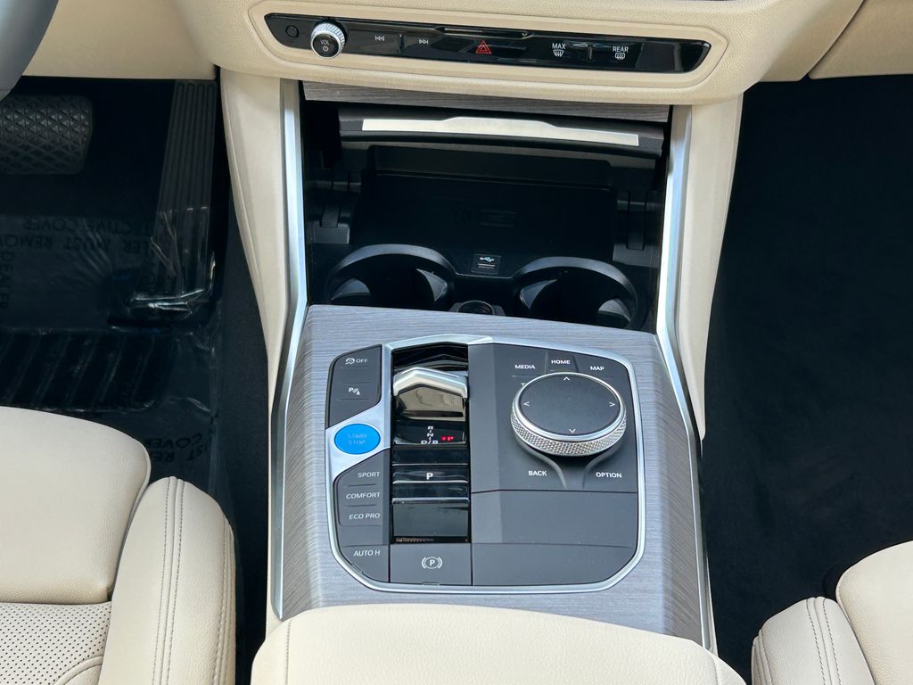 Thumbnail: 2025 BMW i4 - 27