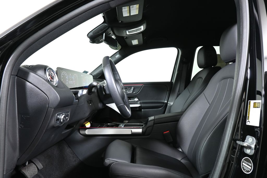 2025 Mercedes-Benz GLB 250 3