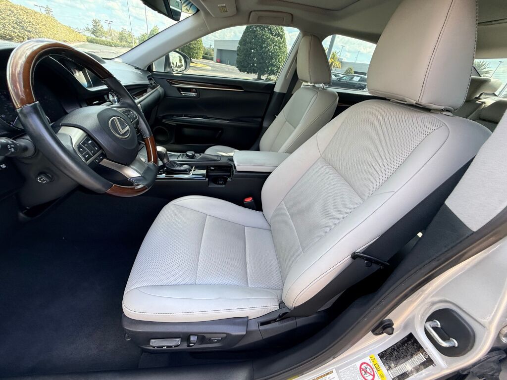 Thumbnail: 2018 Lexus ES - 5