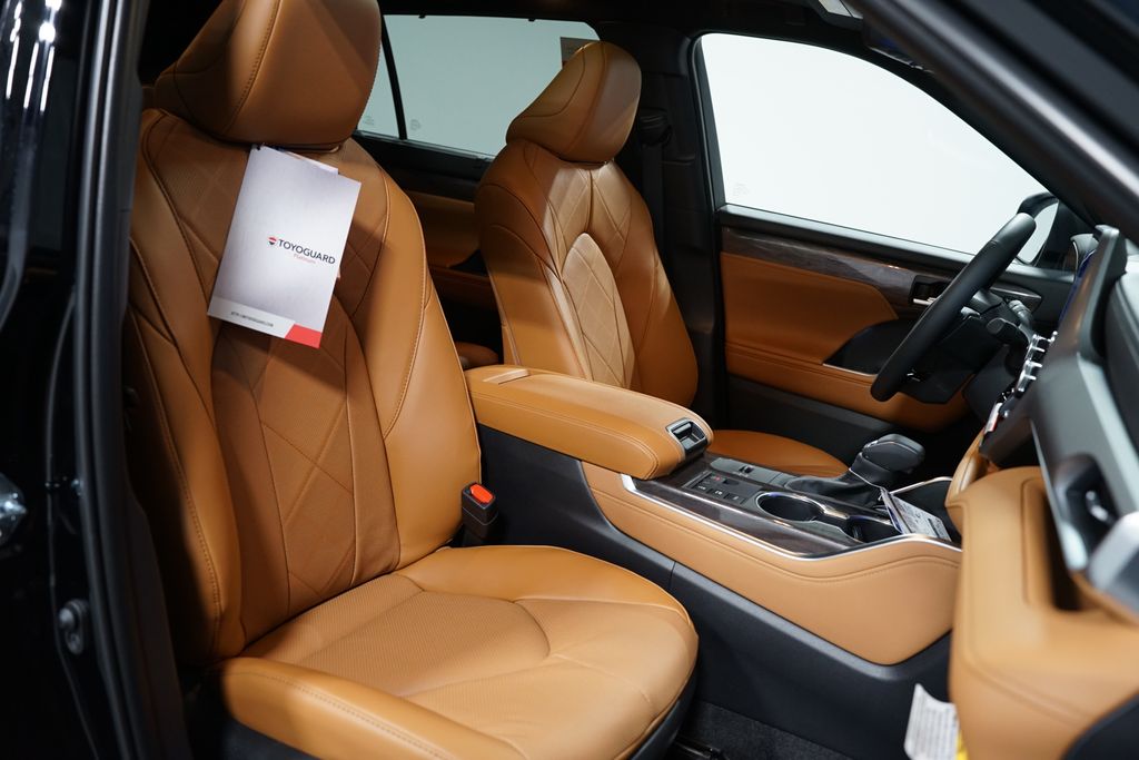 Thumbnail: 2026 Toyota Highlander - 30